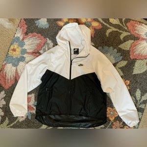 NIKE women’s large jacket-like new!